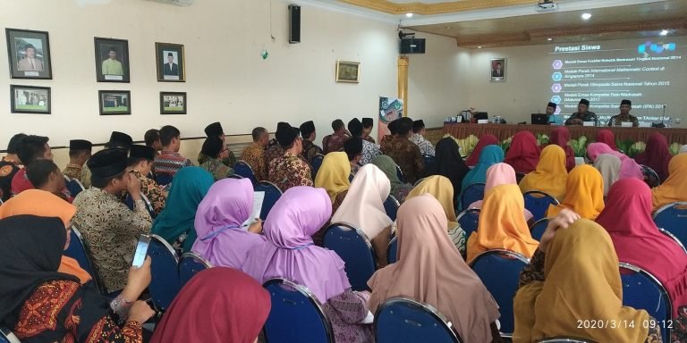 Bimbingan Tekhnis Kepala Madrasah Kemenag Kabupaten Tulungagung di MIN 1 Kota Malang