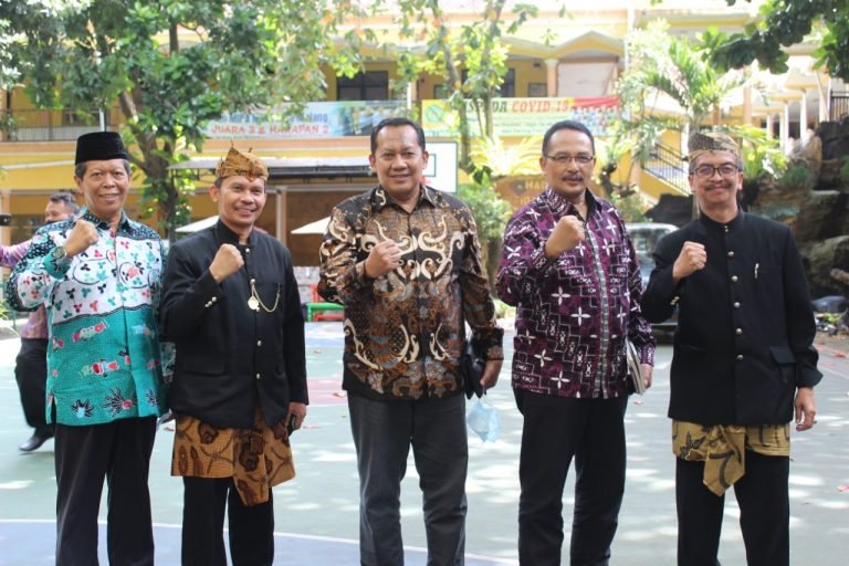 Kasubdit Kurev Ahmad Hidayatullah Dampingi Kunjungan Penyusun Kisi-kisi UMBN ke MIN 1 Kota Malang