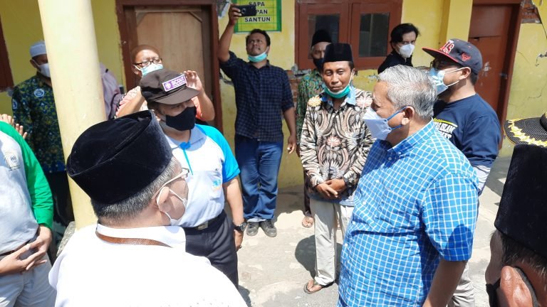 MIN 1 Kota Malang Salurkan Bantuan Korban Bencana Gempa Bersama Mantan Mendikbud Prof. Dr. H. Moh. Nuh