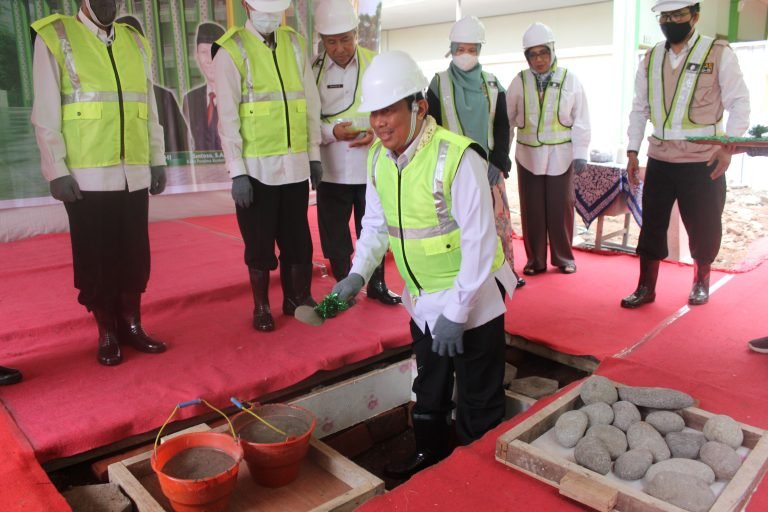 Laksanakan Pembangunan sesuai Regulasi sebagai Bentuk Syukur