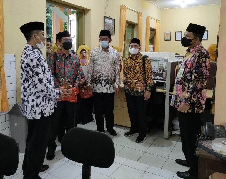 Lantunkan Lagu Maulana untuk Sambut Kunjungan Tamu