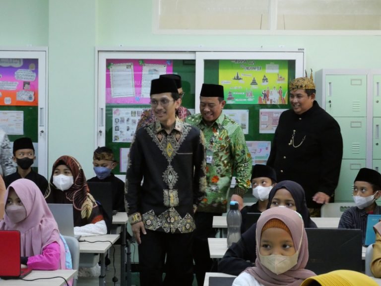 Kunjungan Stafsus Menteri Agama ke Madrasah Terpadu Menuju Launching Madrasah Digital