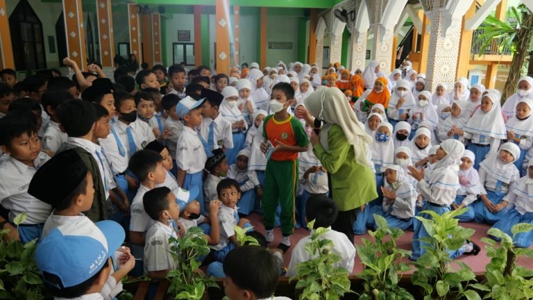 Antusiasme Siswa Kelas Tiga Ikuti Penyuluhan PHBS