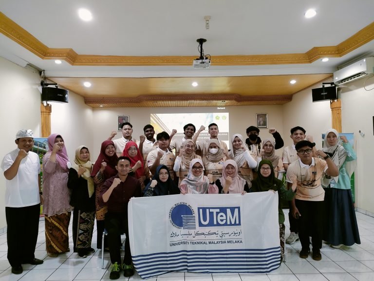 Ekspedisi Mahasiswa Universiti Melaka Malaysia ke MIN 1 Kota Malang