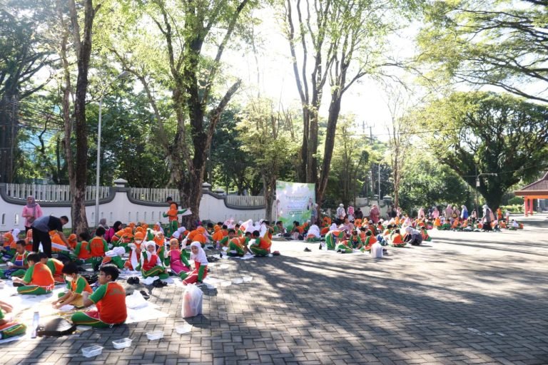 Bangkitkan Cinta Budaya Negeri dengan Membatik