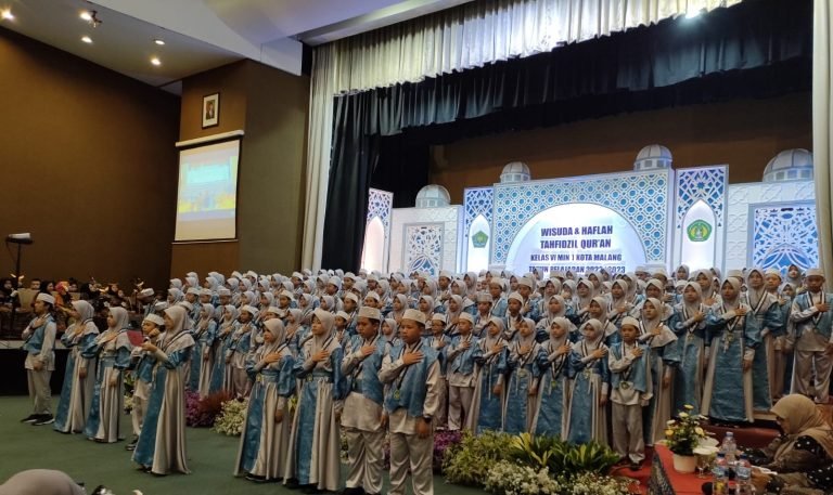 Wisuda dan Haflah Tahfidzul Quran Kepala Kemenag Ajak Bangun Tiga Pilar untuk Mewujudkan Prestasi