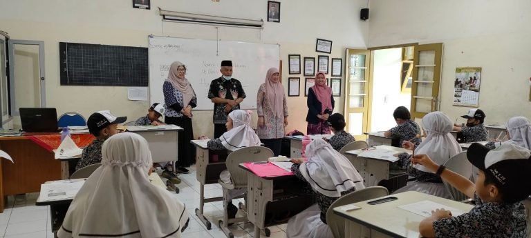 Pengawas Monitoring Pelaksanaan PAT