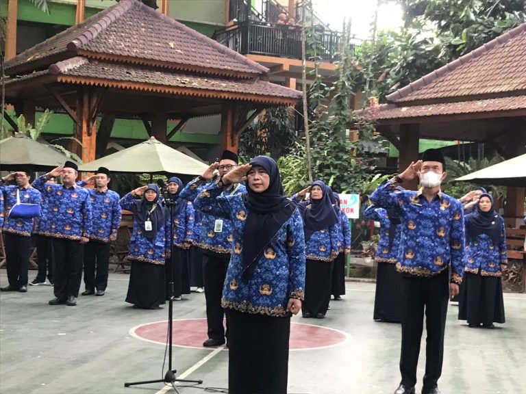 Upacara Hari Lahir Pancasila Kamad Ajak Gotong Royong Wujudkan Madrasah Unggul dan Berprestasi