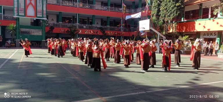 Sukses Unjuk Tari dalam Upacara Hari Pramuka bersama Madrasah Terpadu