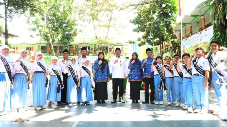 Kepala Kantor Wilayah Kementerian Agama Jawa Timur Kunjungi MIN 1 Kota Malang