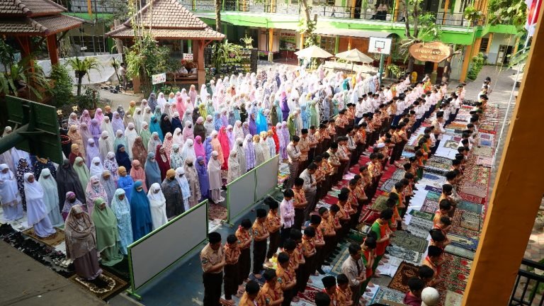 Tak Kunjung Hujan : MIN 1 Kota Malang Gelar Solat Istisqo’