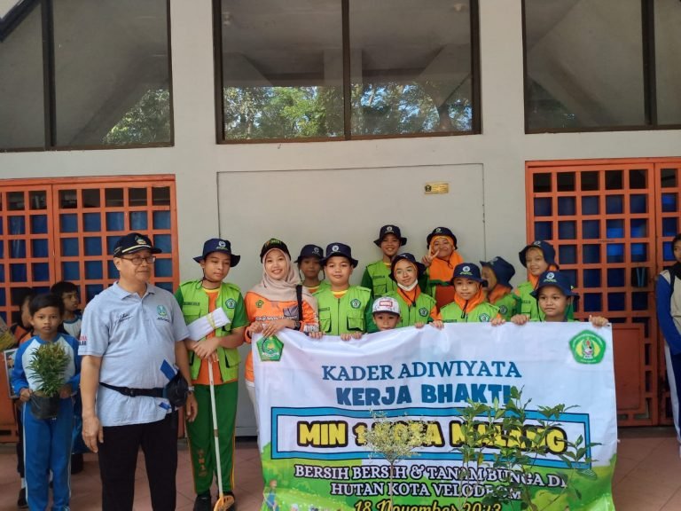 Kader Adiwiyata MIN 1 Kota Malang Bergerak: Menanam Kepedulian Lingkungan dan Pembelajaran Bersama dalam Misi Pelestarian Alam