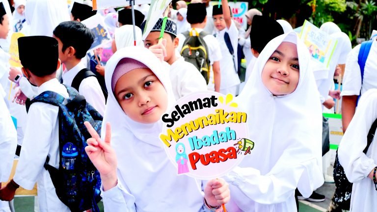 Gegap Gempita Siswa MIN 1 Kota Malang Dalam Pawai Iftitahur Menyambut Bulan Suci Ramadan 1445H