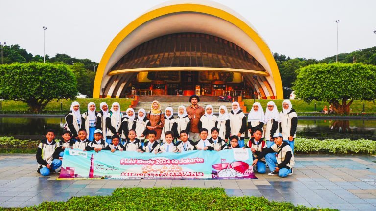 Mengukir Kenangan: Petualangan Edukatif Siswa Kelas 5 MIN 1 Kota Malang di Jakarta