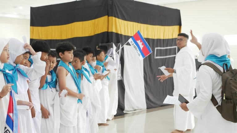 Sambut Gema Dzulhijjah 1445 H: Siswa MIN 1 Kota Malang Gelar Manasik Haji di Islamic Center