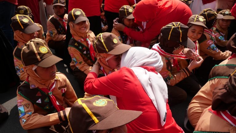 Penuh Haru, Anggota Pramuka Garuda MIN 1 Kota Malang Dilantik pada Apel Hari Pramuka ke-63  di Balai Kota Malang