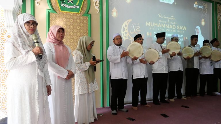 MIN 1 Kota Malang Meriahkan Peringatan Maulid Nabi Muhammad SAW 1446 H