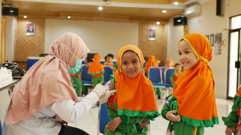 Keceriaan Siswa MIN 1 Kota Malang saat Mengikuti Imunisasi BIAS