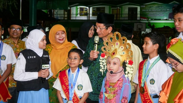 Menteri Agama Prof. Dr. KH. Nasaruddin Umar Kunjungi MIN 1 Kota Malang, Kenalkan Kurikulum Cinta