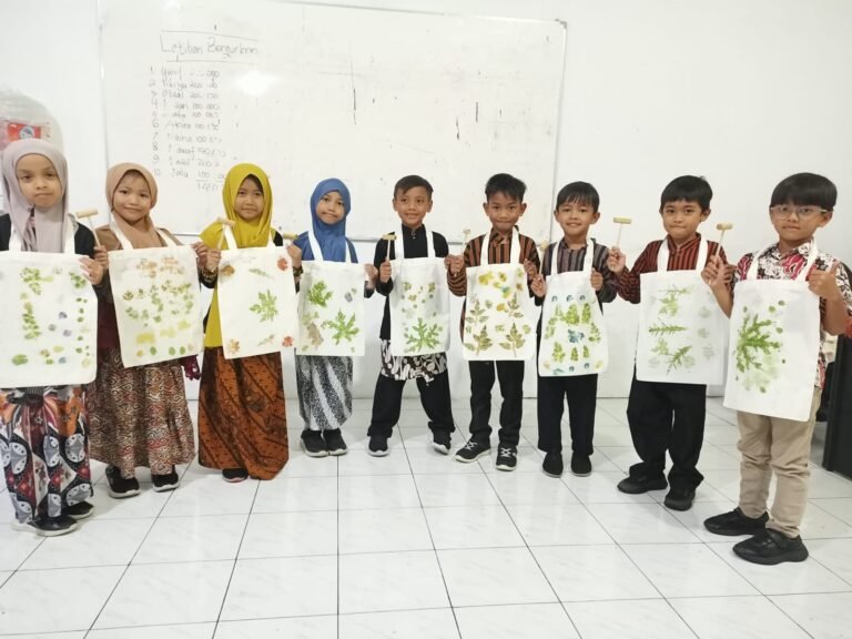 Serunya Ecopounding! Siswa Kelas 1 Belajar Kreatif dan Cinta Lingkungan