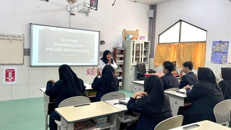 Guru MIN 1 Kota Malang Bekali Mahasiswa UIN Maliki Lewat Workshop Praktik Pembelajaran