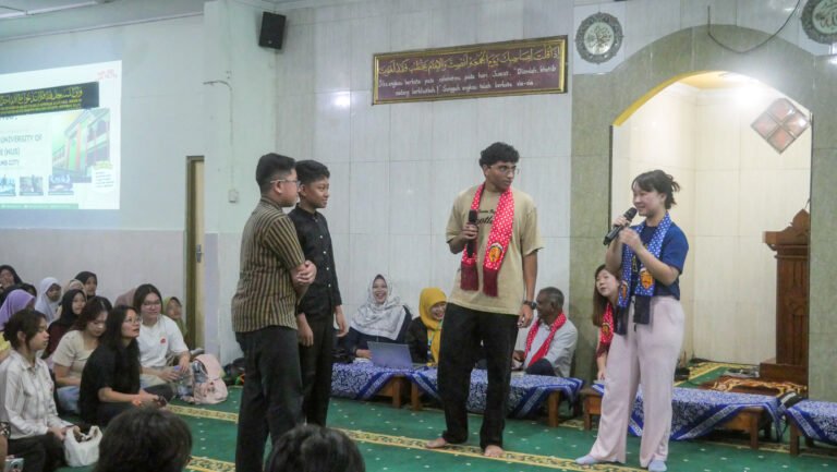 Tanamkan Nilai Moderasi Beragama, MIN 1 Kota Malang Terima Kunjungan Kebudayaan NUS