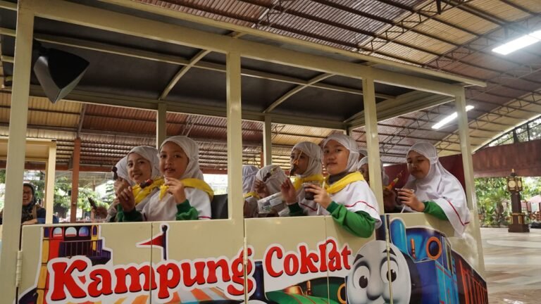Naik Kereta ke Blitar, Siswa Kelas 4 Jelajahi Serunya Edukasi Cokelat