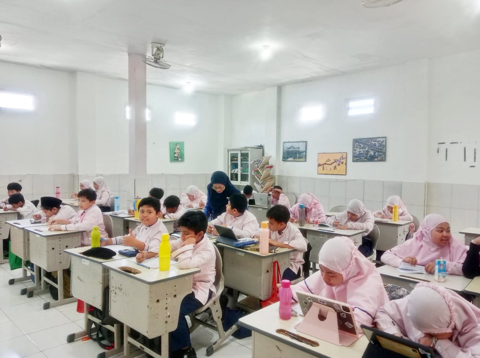 Guru dan Siswa MIN 1 Kota Malang Turut Menyemarakkan Gerakan Cipta Puisi Bertema “Aksara Cinta Ramadan”