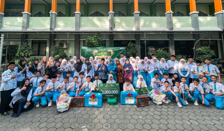 Awali Bakti Kelulusan, Siswa MIN 1 Kota Malang Donasikan Bantuan ke Madrasah Sekitar
