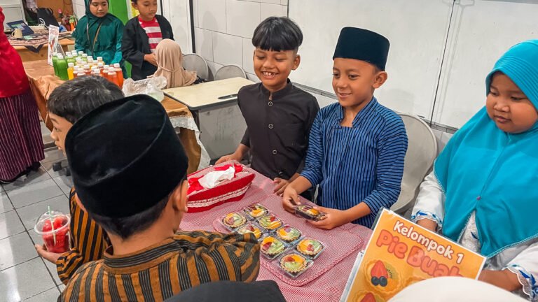 Market Day P5RA Kelas 2 MIN 1 Kota Malang, Latih Jiwa Wirausaha Lewat Olahan Buah-buahan