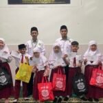 MIN 1 Kota Malang Salurkan Bantuan Lebaran Yatim dan Penyandang Disabilitas