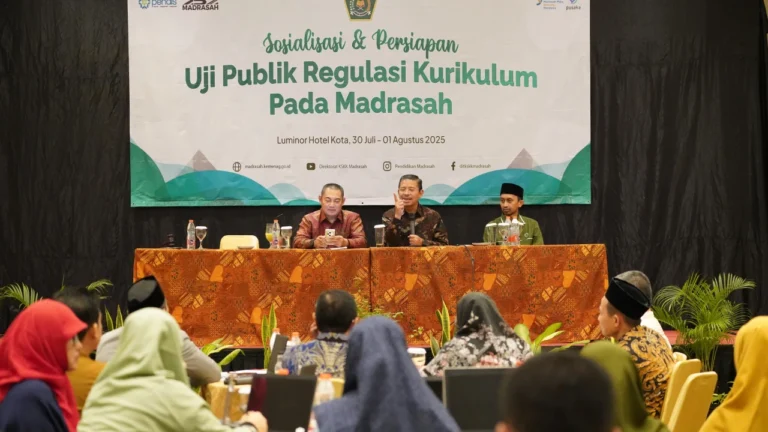 Guru MIN 1 Kota Malang Ikuti Sosialisasi Uji Publik Regulasi Kurikulum Berbasis Cinta dan Deep Learning di Jakarta