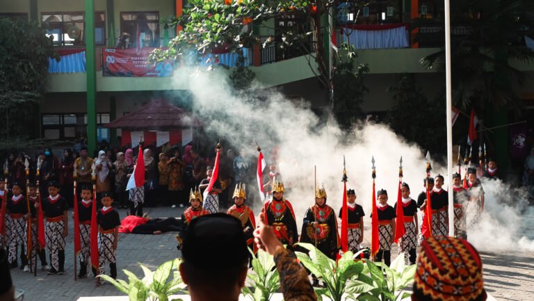 Flashmob dan Tari Kolosal Siswa MIN 1 Kota Malang Meriahkan Upacara HUT ke-80 RI Kemenag Kota Malang