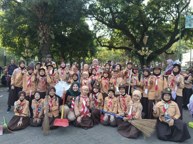 Calon Pramuka Garuda MIN 1 Kota Malang Ikut “Ngalam Rijik” Bersama Pramuka Kota Malang