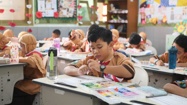 Meriahkan Bulan Bahasa 2025, Siswa Kelas 1 Warnai Semangat Literasi dan Cinta Lingkungan
