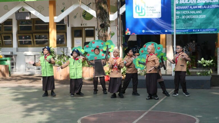 Puncak Kokurikuler Kelas 3 MIN 1 Kota Malang: Pramuka Siaga Wujudkan Madrasah Adiwiyata Nasional