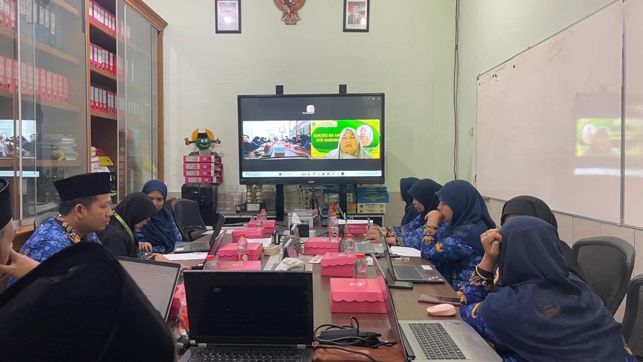GTK Berprestasi MIN 1 Kota Malang Ikuti Sharing Inspiratif Bersama Guru Berprestasi Nasional