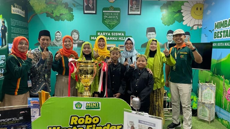 Wakili Kanwil Jatim, Booth “Theology of Green” MIN 1 Kota Malang Curi Perhatian di Expo Madrasah Nasional 2025