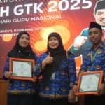 Membanggakan! Dua GTK MIN 1 Kota Malang Raih Anugerah Guru dan Tenaga Kependidikan 2025