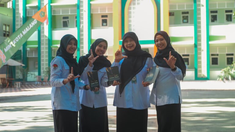 3 Guru MIN 1 Kota Malang Tulis Buku Antologi Pena Tajam Lawan Tirani dalam Program One Teacher One Book Disdikbud Kota Malang