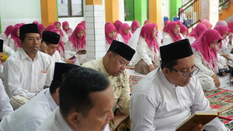 Peringati HAB Kemenag RI ke-80, MIN 1 Kota Malang Gelar Khotmil Qur’an dan Munajat Doa