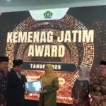 Kemenag Jatim Award 2026: Kepala MIN 1 Kota Malang Terima Penghargaan Madrasah Akademik