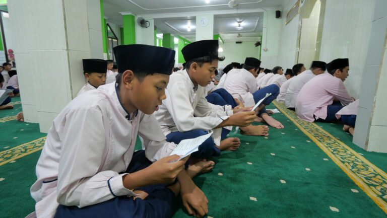 Ketuk Pintu Langit, Siswa Kelas VI MIN 1 Kota Malang Gelar Istighosah dan Doa Menuju Pendidikan Jenjang Menengah