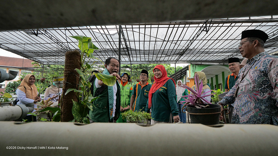 Dinilai Tim Dinkes Jatim, MIN 1 Kota Malang Tunjukkan Komitmen Sekolah Sehat di Hari Bumi