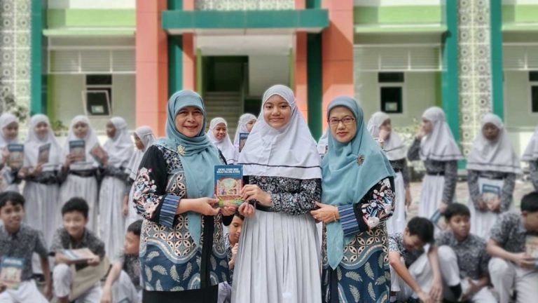 Siswa MIN 1 Kota Malang Terbitkan Buku Pentigraf, Bu Murita Kembali Dorong Literasi dari Kelas